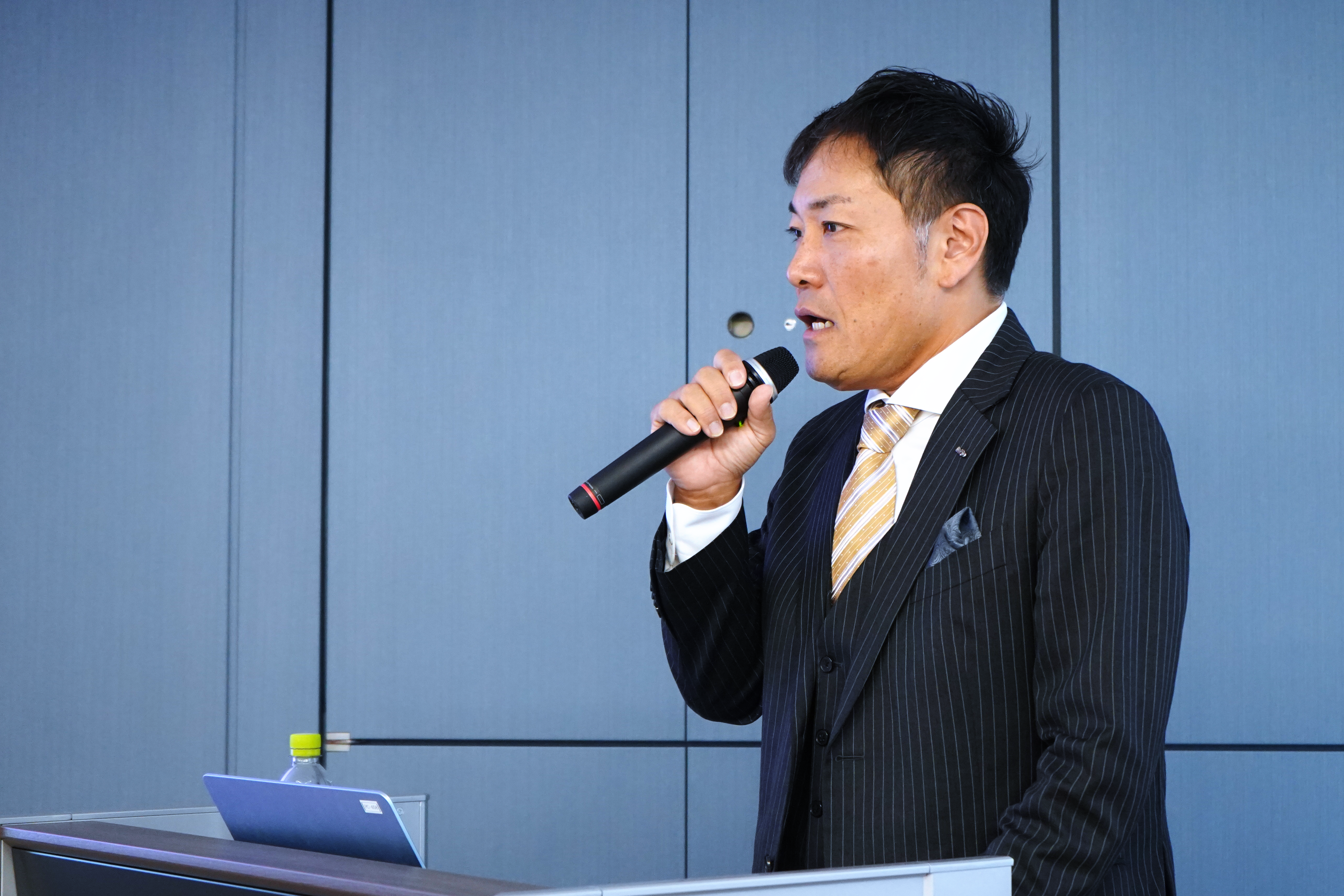 河野代表